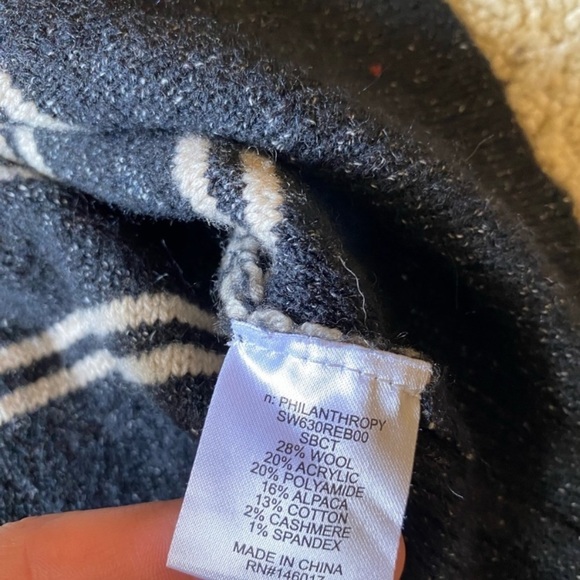 N.philanthropy Women’s Dune Striped Sweater Black Size Small Oversized V Neck - Picture 7 of 10